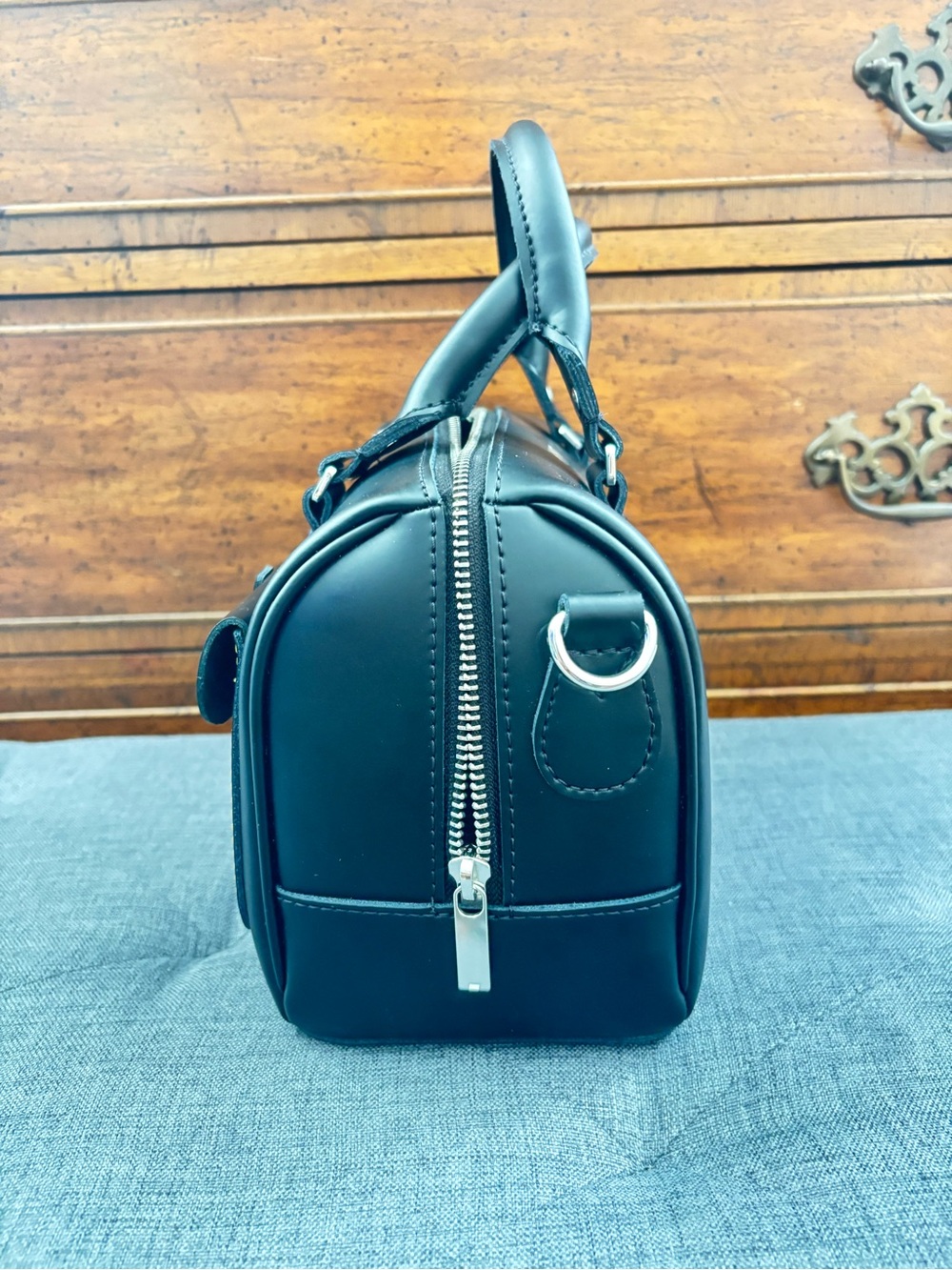 DR. MARTENS TOP HANDLE KIEV LEATHER BLACK SILVER HARDWARE BAG - Picture 2 of 13